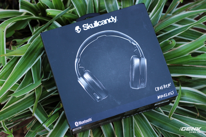  Skullcandy Crusher Wireless được đóng hộp đẹp mắt với hình ảnh tai nghe bên ngoài cùng logo đầu lâu đặc trưng của hãng. 