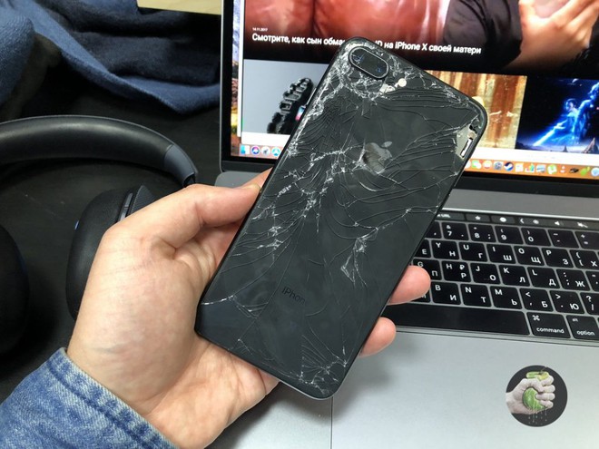  Chiếc iPhone 8 Plus sau thử nghiệm thả rơi 