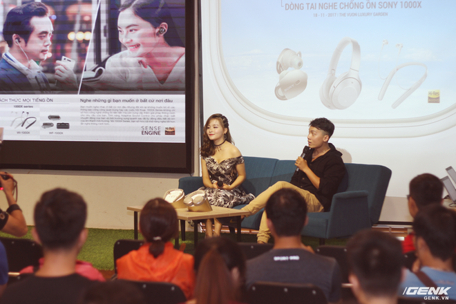  Anh Đào Duy Nam (Phụ trách Marketing & phát triển sản phẩm của SONY Electronics Việt Nam) chia sẻ về những công nghệ mới trên sản phẩm của hãng. 