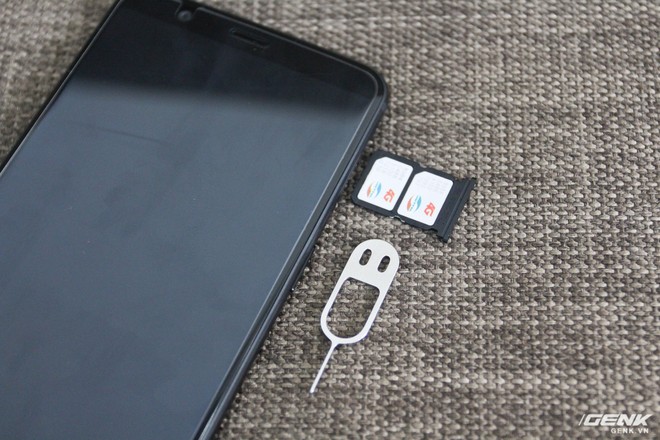  OnePlus 5T hỗ trợ 2 SIM, nhưng không hỗ trợ thẻ nhớ 