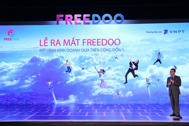  Ông Bùi Trung Kiên, trưởng dự án Freedoo giới thiệu mô hình kinh doanh dựa trên cộng đồng tại sự kiện ra mắt Freedoo 