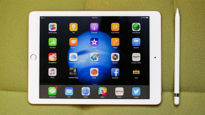 
Apple vẫn chưa thực sự thuyết phục được công năng của iPad Pro với người dùng chuyên nghiệp là xứng đáng với mức tiền bỏ ra.
