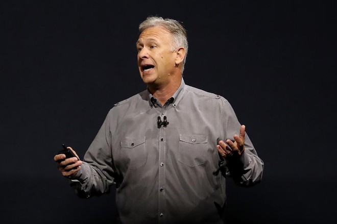 Schiller thừa nhận Apple đã đứng trước nhiều thách thức lớn để cho ra mắt iPhone X