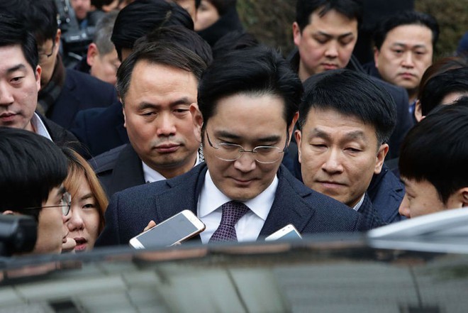  Phó chủ tịch Samsung Lee Jae-young sau khi bị tuyên án. 