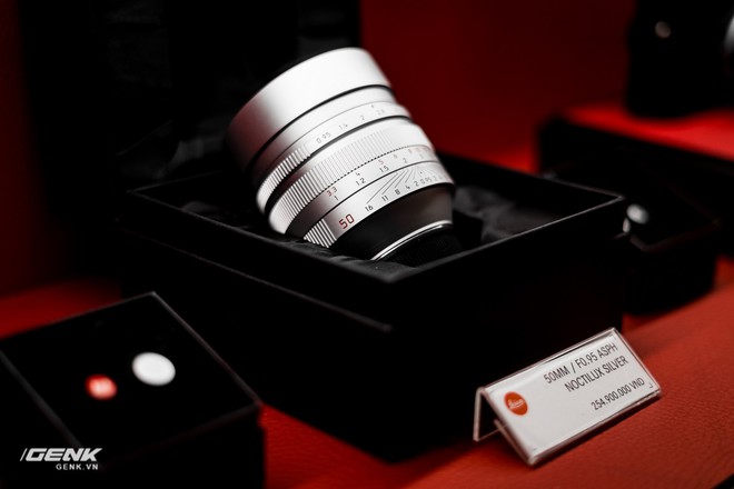  Ống kính Leica Noctilux 50mm với giá bán hơn 250 triệu đồng. 