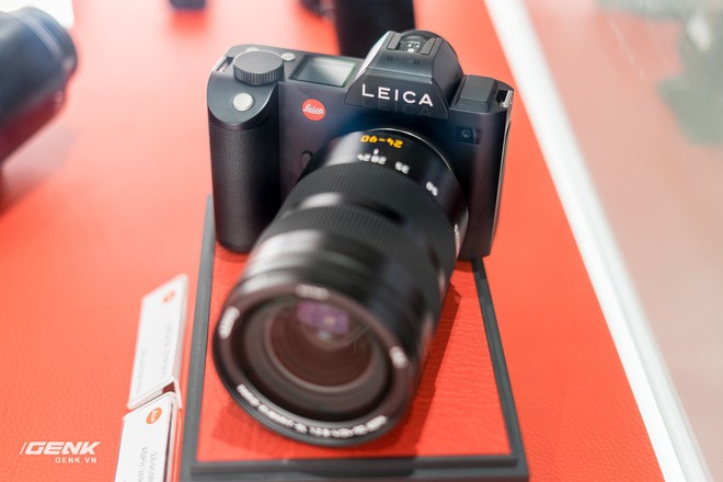  Máy ảnh Full frame Leica SL, giá 170 triệu đồng. 