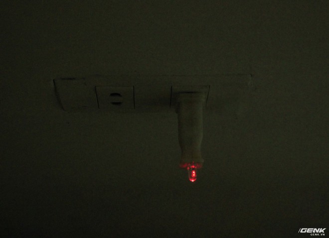  Cắm vào ổ cắm để dễ dàng nhận biết đang có điện hay không, hoặc có thể dùng làm đèn ngủ. 