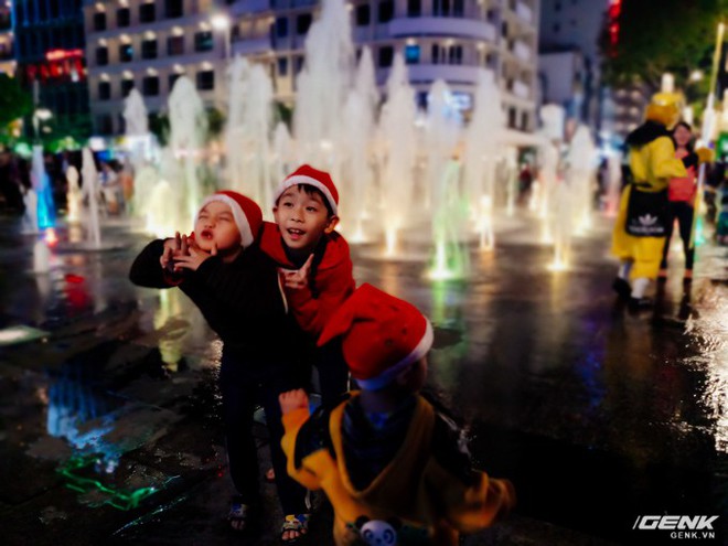 Đời sống qua lăng kính smartphone (Kỳ 2): Những cung bậc cảm xúc đón Giáng Sinh của người Sài Gòn - Ảnh 11.