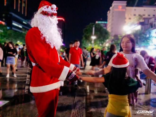 Đời sống qua lăng kính smartphone (Kỳ 2): Những cung bậc cảm xúc đón Giáng Sinh của người Sài Gòn - Ảnh 14.