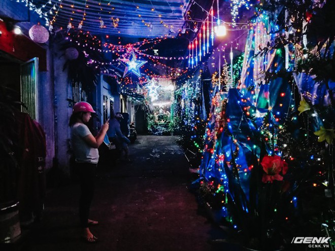 Đời sống qua lăng kính smartphone (Kỳ 1): Người dân Sài Gòn nô nức trang trí phố xá đón Noel đến gần - Ảnh 18.