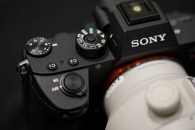 Trên tay máy ảnh không gương lật Sony A7R mark III: Tiệm cận với sự hoàn hảo - Ảnh 16.