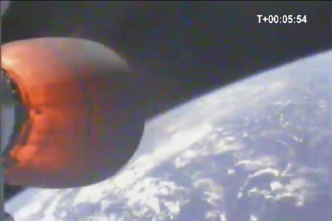  Động cơ của Falcon 1 nóng đỏ lên khi ở trên quỹ đạo. 