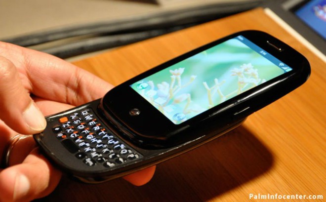  Palm Pre là dòng điện thoại đầu tiên sử dụng công nghệ sạc không dây. 