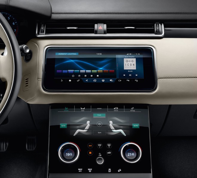  Hai màn hình cảm ứng 10 inch độ nét cao là một phần của hệ thống InControl Touch Pro Duo do Land Rover phát triển 