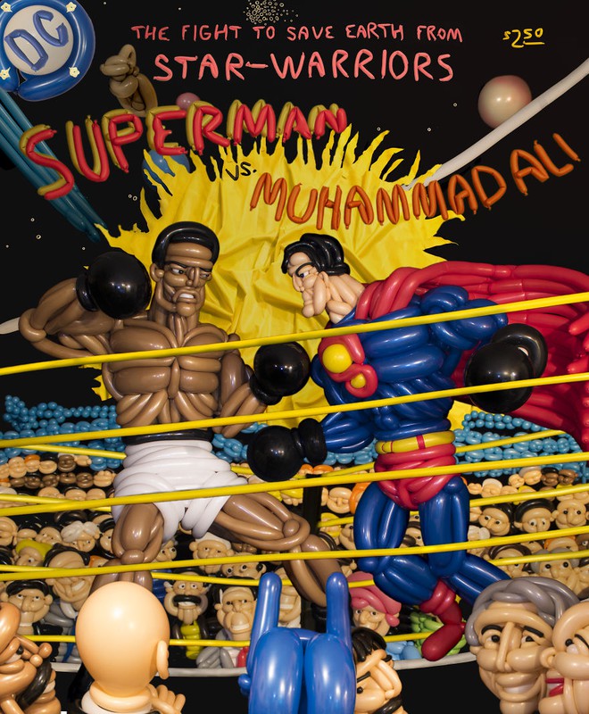  Bạn không nhìn lầm đâu, DC Comic đã cho Superman so găng với tay võ sĩ huyền thoại Muhammed Ali. Tác phẩm này đã ngốn mất 3 tháng trời của Flash. Trừ những chữ cái được làm bằng Photoshop, còn lại toàn bộ là bóng bay 