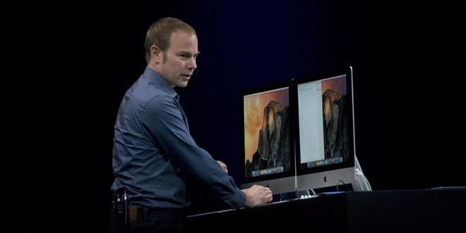  Chris Lattner trình diễn ngôn ngữ lập trình Swift trên sân khấu khi còn làm tại Apple 