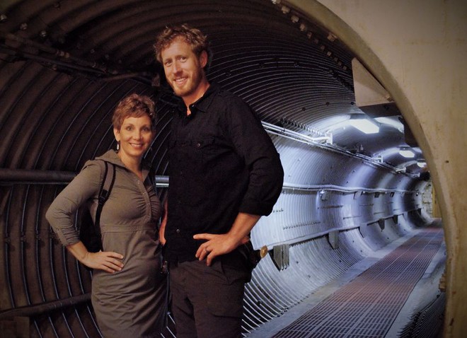  Vợ chồng Matthew Fulkerson trong hầm tên lửa hạt nhân bên dưới lâu đài Subterra 