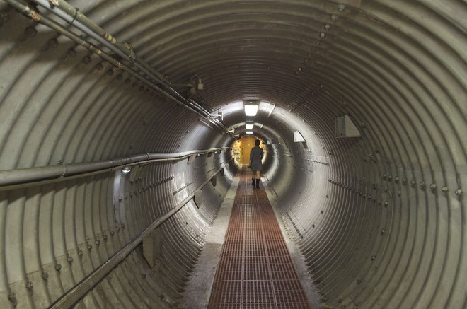  Đường hầm dài 30m nối từ phòng điều khiển đến khu vực phóng tên lửa 