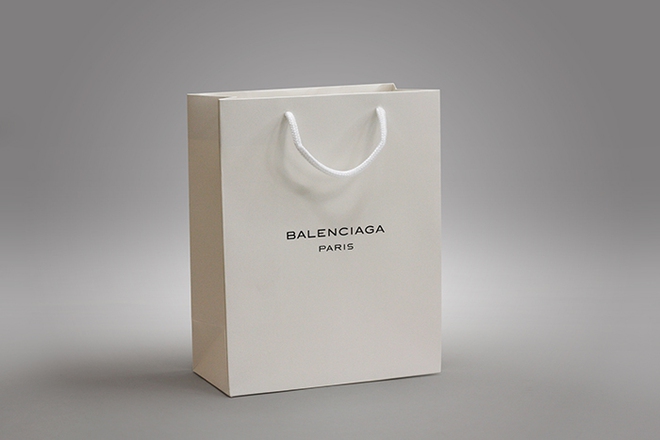  2145 USD cho chiếc túi đi shopping này, có phải Balenciaga đang đùa giỡn với khách hàng? 