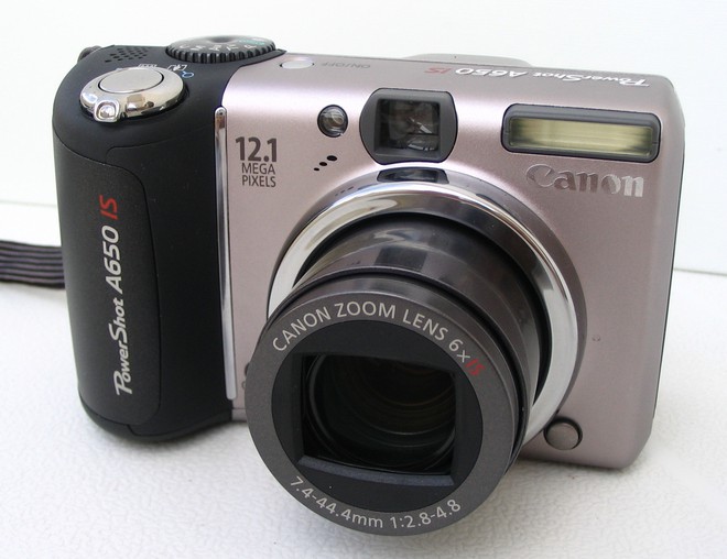  Kljiatov đã dùng camera Canon Powershot A650IS kết hợp với... 