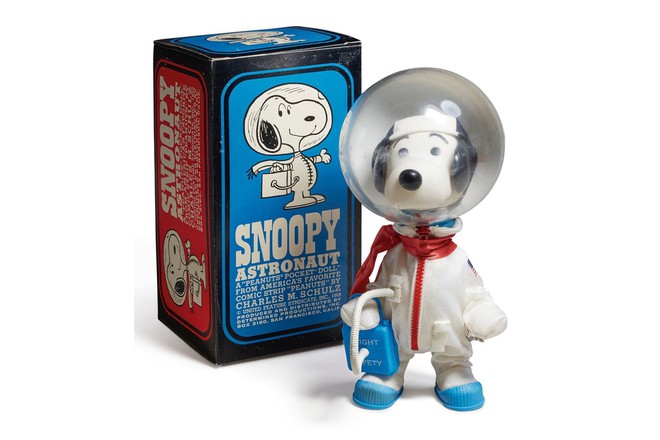  Tượng linh vật Snoopy có chữ ký phi hành đoàn Apollo 10 (2000 - 3000 USD) 