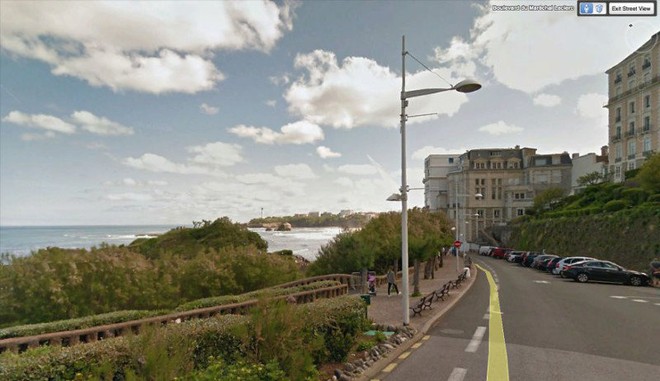  Khung cảnh tại bờ biển Biarritz ngày nay được chụp lại bằng Google Street View 
