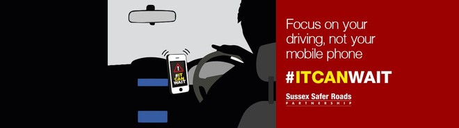  Chiến dịch #ItCanWait của Tây Cape nhằm nâng cao nhận thức về sự nguy hiểm của việc sử dụng điện thoại khi ra đường 