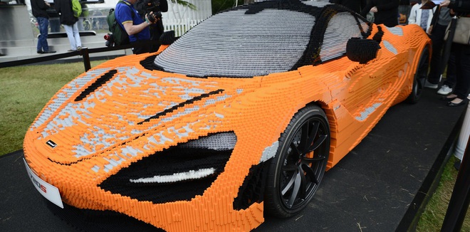  Xe McLaren 720S phiên bản Lego được trưng bày tại triển lãm sau khi hoàn thành 
