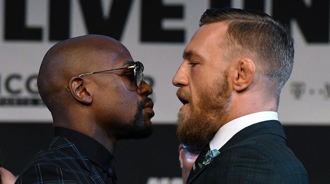  Nhà vô địch quyền anh Floyd Mayweather vừa giành chiến thắng thuyết phục trước Conor McGregor trong trận so găng thế kỷ. 