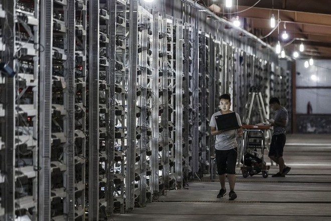  Bên trong một nhà máy đào Bitcoin của Bitmain Technologies. 