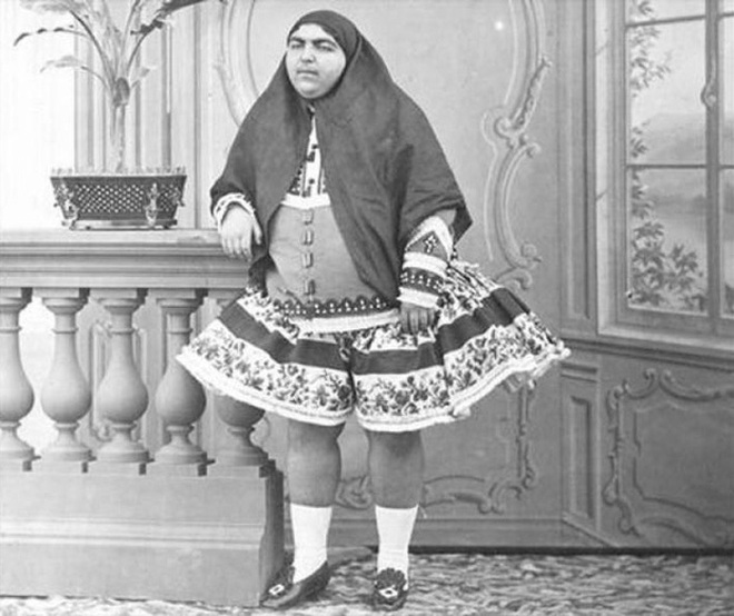  Anis al-Doleh - người vợ được sủng ái nhất của quốc vương Nasser al-Din Shah 