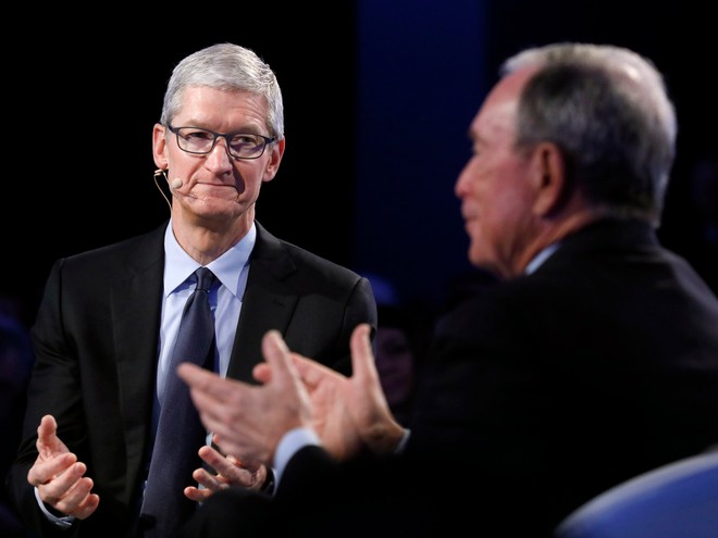  Tim Cook tại diễn đàn kinh doanh do Bloomberg tổ chức. 