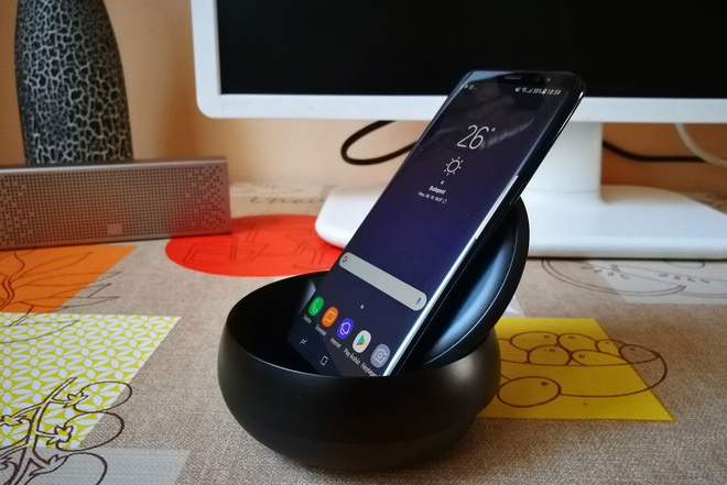  Với Samsung Dex, người dùng có thể sử dụng thiết bị Galaxy của mình chạy các ứng dụng Android với giao diện máy tính. 