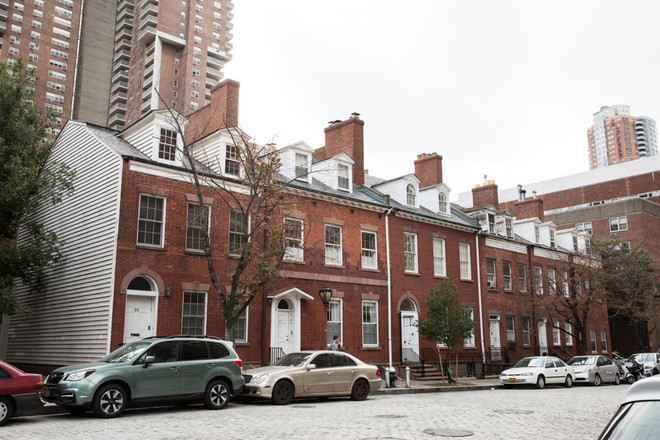  Đây là những ngôi nhà cổ trên đường Harrison Street được xây dựng từ năm 1819. Hiện căn nhà số 27A đang được bán với giá lên tới 6,5 triệu USD 