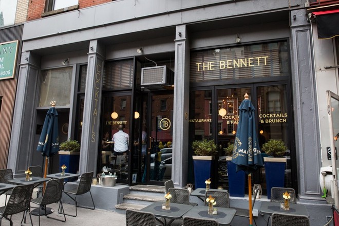 
Nếu muốn uống một thứ gì đó xa xỉ tại Tribeca, bạn có thể ghé thăm The Bennett và thưởng thức lý cocktail trị giá 15 USD, tại đây họ còn dạy các khách hàng cách pha trộn để làm nên loại đồ uống cho riêng mình nữa đấy!
