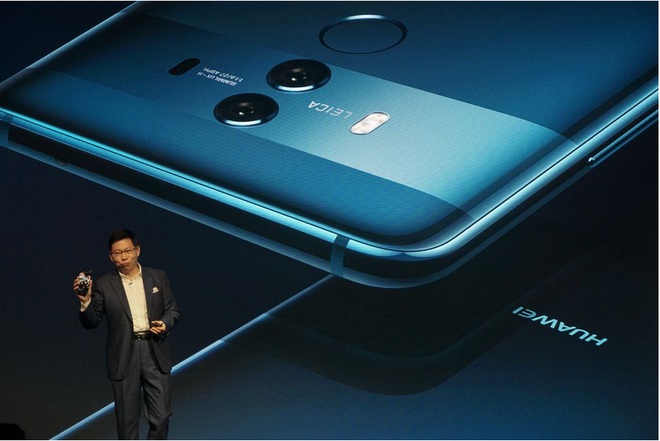  Richard Yu, CEO của Huawei khi đang giới thiệu chiếc Mate 10 tại một sự kiện vào đầu tuần này ở Munich 