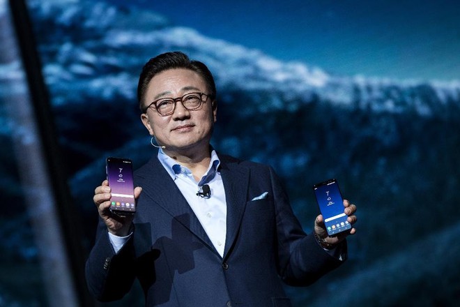  DJ Koh, chủ tịch mảng kinh doanh truyền thông di động của Samsung tại sự kiện giới thiệu Galaxy S8 hồi đầu năm nay 
