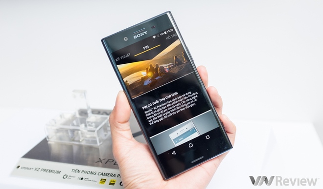  Viền màn hình của Sony Xperia XZ Premium vẫn dày 