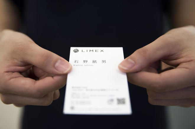  Thẻ tên nhân viên được làm từ giấy Limex. 
