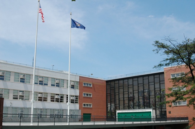  Ngôi trường THPT Khoa học Bronx. 