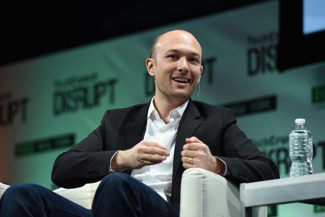  CEO của Lyft Logan Green đã phải chi hàng trăm triệu USD để giành thị phần với Uber. 