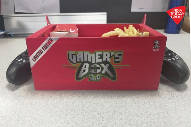  Gamer’s box 2.0 được thiết kế với 2 bên tay cầm chơi game ở bên hông 