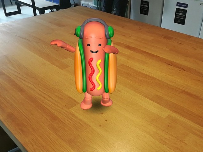Ảnh động mang tên Dancing Hotdog của Snapchat gây sốt trong thời gian gần đây.