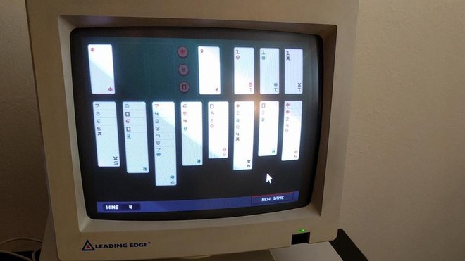  Chỉ chiếc máy tính từ thời đồ đá mới có thể chơi được game xếp bài mới phát hành của SHENZEN SOLITAIRE, khi được trang bị ổ đọc đĩa mềm floppy disk 
