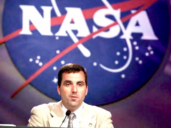  Paul Hill - từng làm giám đốc điều hành bay tại NASA, đã có kinh nghiệm dày dặn trong việc giữ bình tĩnh khi gặp phải những tình huống khó khăn 