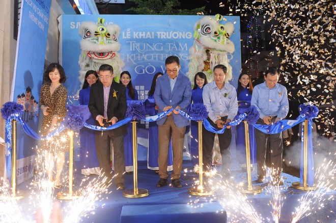 Samsung khai trương Trung tâm Chăm sóc Khách hàng Cao cấp tại Tp. Hồ Chí Minh, đa dạng hóa trải nghiệm cho người dùng - Ảnh 1.