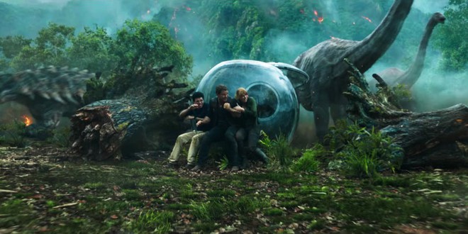 Jurassic World: Fallen Kingdom ra mắt trailer chính thức: Chris Pratt thoát chết nhờ khủng long bạo chúa - Ảnh 4.