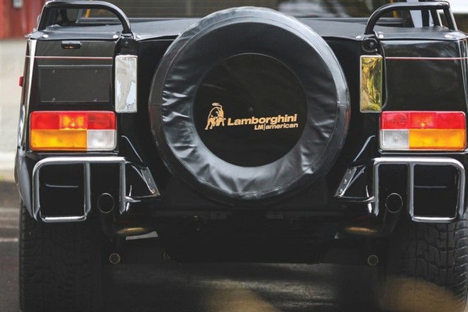 Không phải Urus, chiếc SUV đầu tiên của Lamborghini vừa được bán với giá 467.000 USD - Ảnh 5.