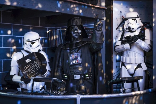 [Vui] Khi Darth Vader và bè lũ Stormtrooper phải đối mặt với khủng hoảng tài chính - Ảnh 13.