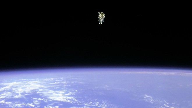 Câu chuyện về Bruce McCandless, phi hành gia đã làm nên bức ảnh mang tính biểu tượng của ngành hàng không vũ trụ - Ảnh 3.